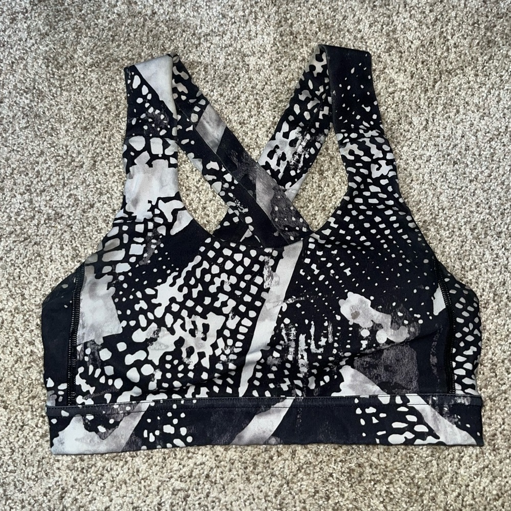 LULULEMON sports bra